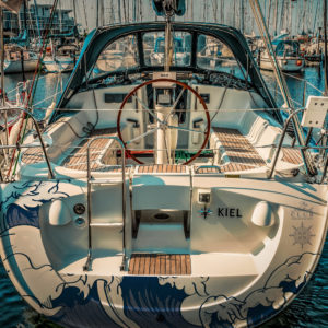 Covering de vecteur vague sur bateau