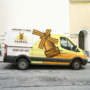 Camion personnalisé avec le logo d'une boulangerie en total covering